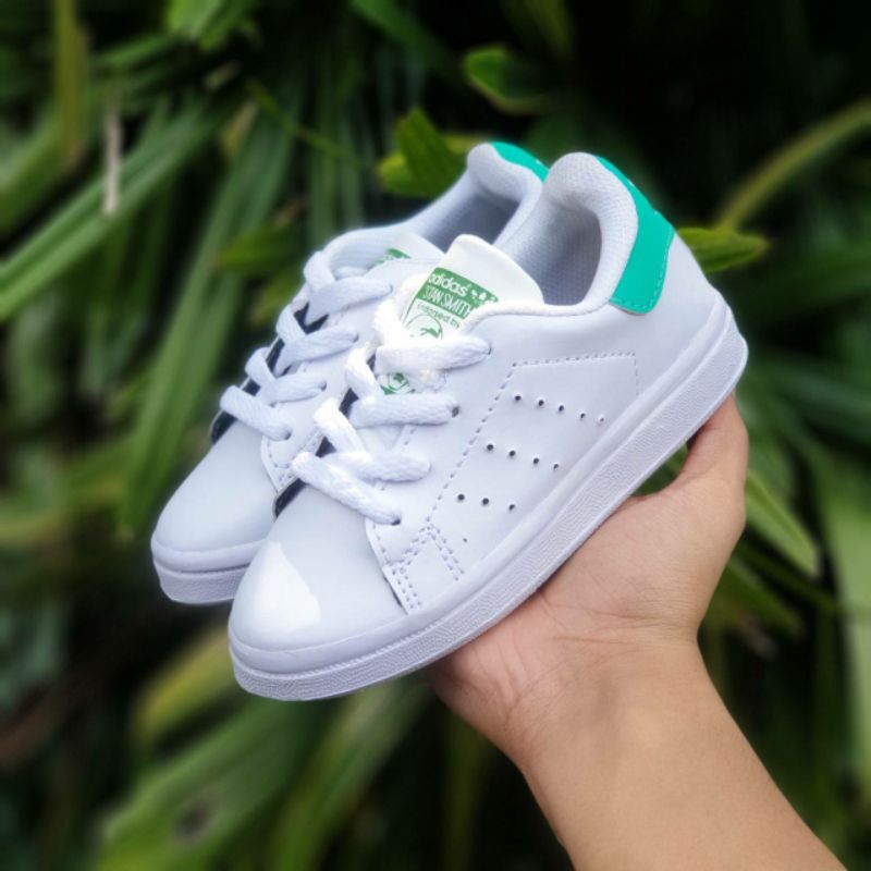 Giày Thể Thao Adidas Stan Smith Phối Dây Buộc Cá Tính Cho Bé