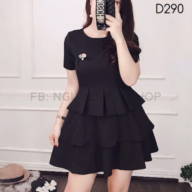 Đầm tầng kèm hoa cài aoa