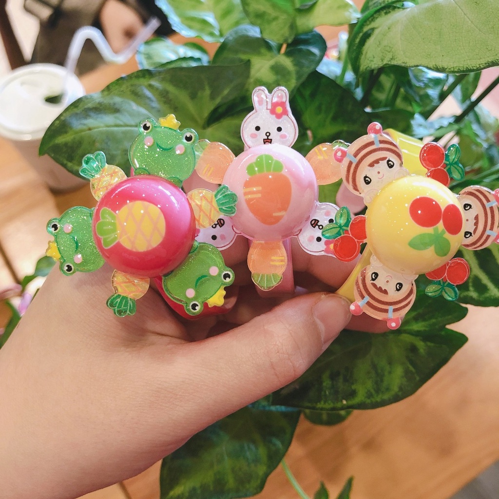 Vòng tay hoạt hình, công chúa xoay tròn cho bé
