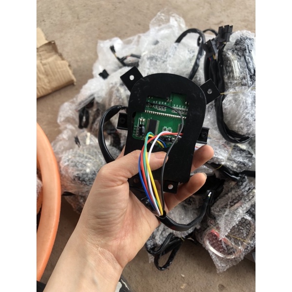 mặt đồng hồ xe điện milan