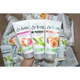 Sữa rửa mặt tẩy tế bào chết ST Ives
