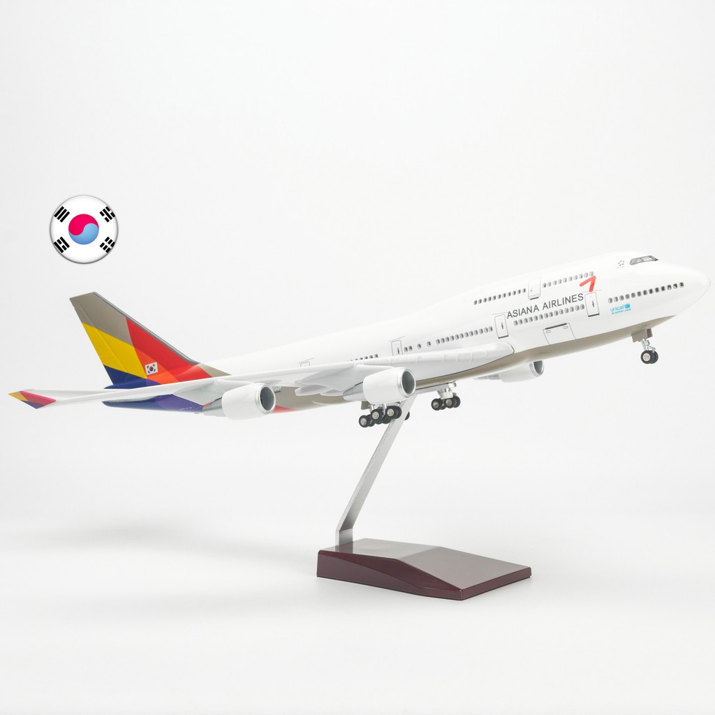 Mô hình máy bay Boeing B747 Asiana Airlines Everfly LED 47cm