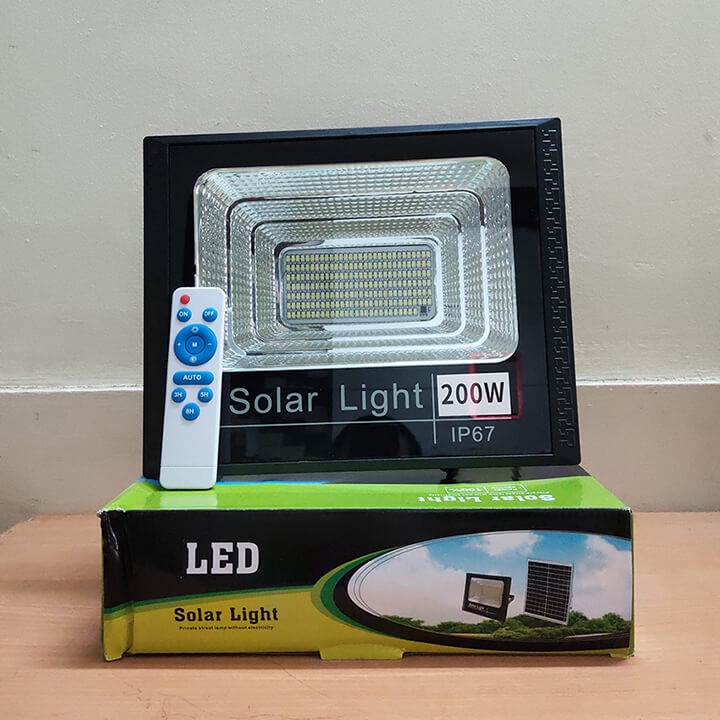 Đèn pha năng lượng mặt trời 200w Solar Light pin rời cảm biến ánh sáng, có điều khiển từ xa