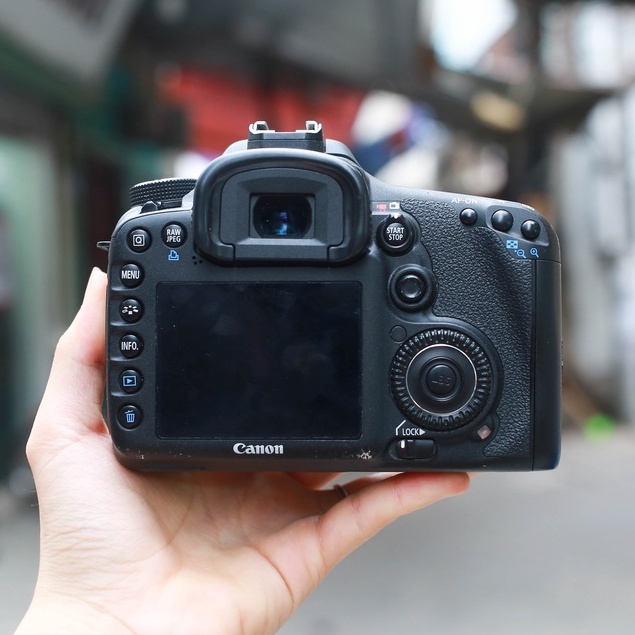 Bộ máy ảnh Canon EOS 7D kèm ống kính