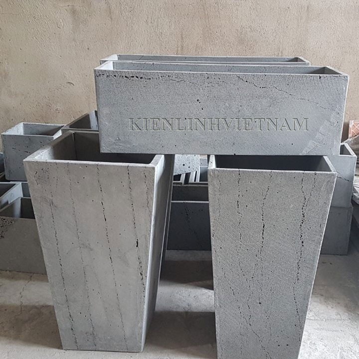 Chậu trồng cây lớn, cây sân thượng cao 60cm x R30cm bằng đá ong xám tự nhiên