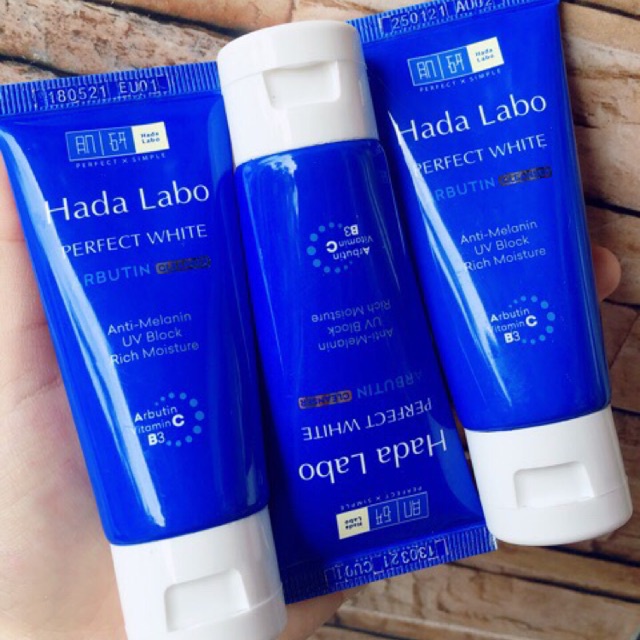 Combo 4  tuýp Sữa rửa mặt Acnes &amp; Hada Labo 15g/1 tuýp, giấy thấm dầu Acnes