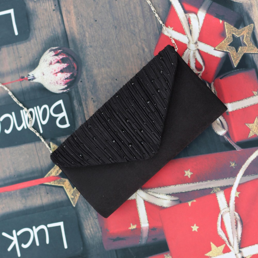 Clutch V Cầm Tay Khóa Bấm Màu Đen  STG