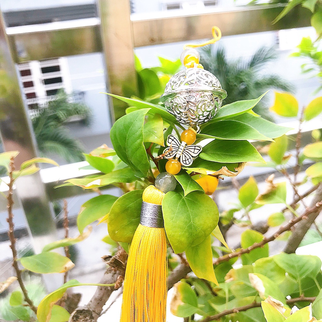 Dây treo trái châu kim loại nhỏ xinh nhiều màu sắc, thích hợp để trang trí