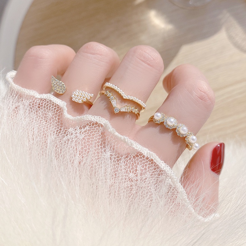 Nhẫn thời trang đính ngọc trai nhân tạo sang trọng