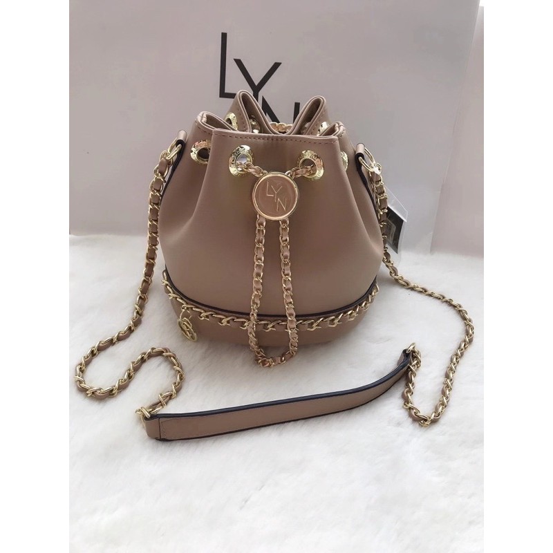 Túi Lyn hobo dây rút viền xích