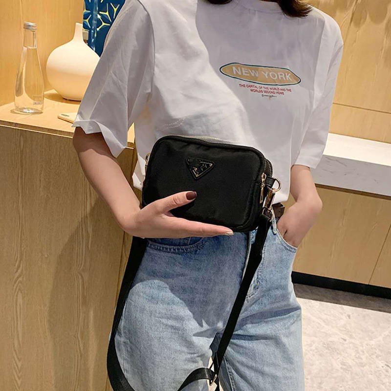 Túi prada đeo chéo chất liệu dù chống thấm