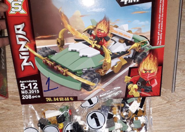 Lắp ráp 1 hộp LegoNinja 2015 có trên 210 chi tiết bằng nhựa ABS rất đẹp