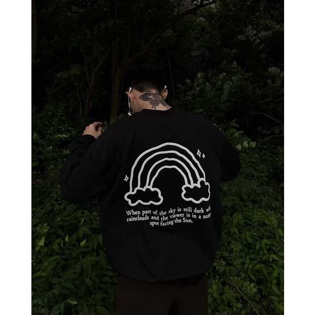 Áo sweater cầu vồng in form rộng OHOH