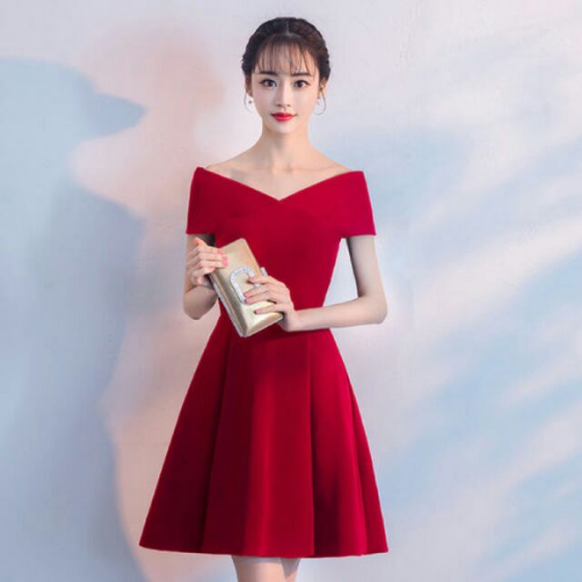 Đầm trễ vai dự tiệc