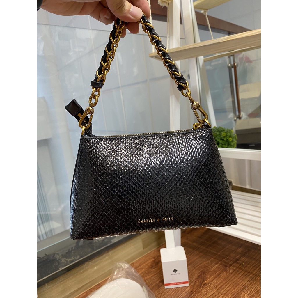 Túi Ck đeo vai mã 50781562 size 20
