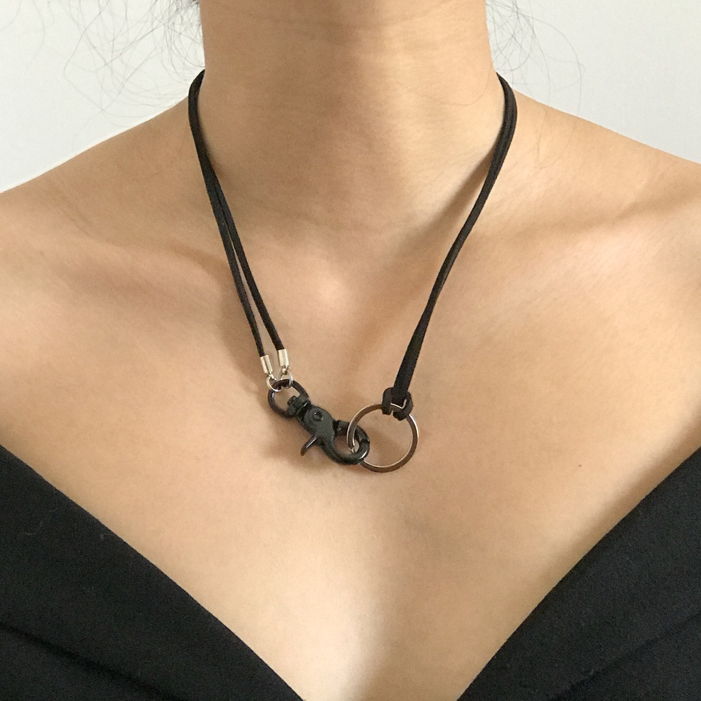 Choker dây da phối móc khoá cá tính