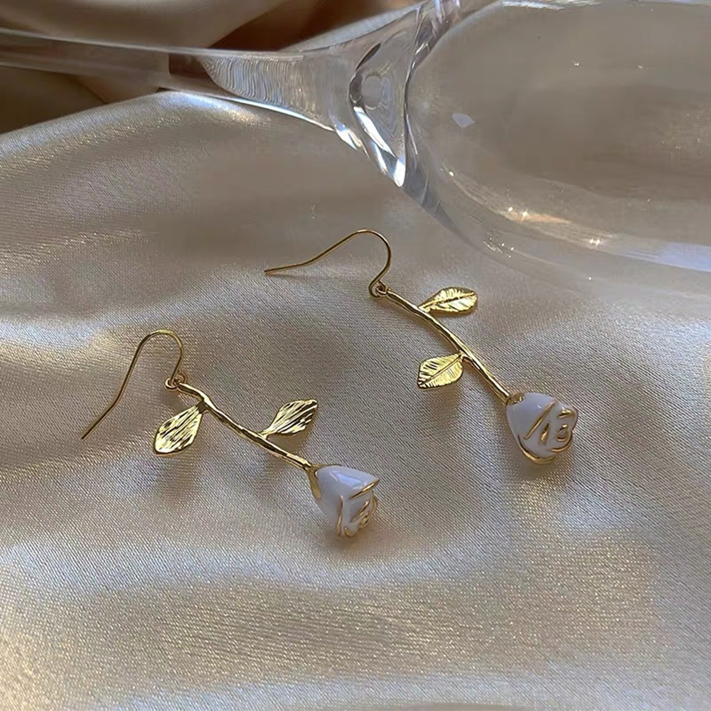 Đôi Bông Tai Hình Hoa Tulip Pháp Đính Kim Cương Giả Sang Trọng