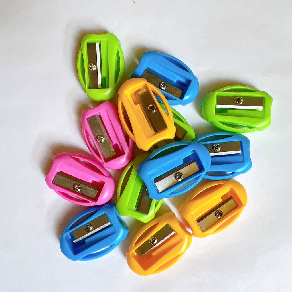 Gọt bút chì hình bầu dục 4 màu ngẫu nhiên cho bé