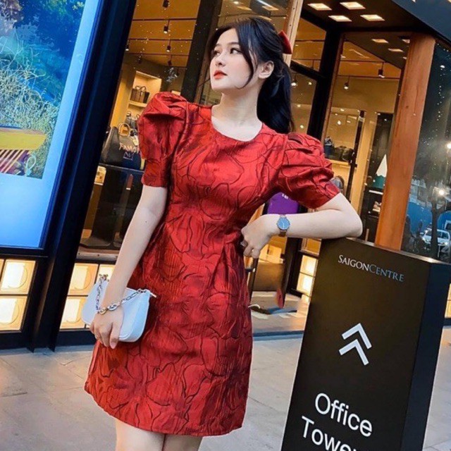 Đầm gấm đỏ tay phồng form đẹp