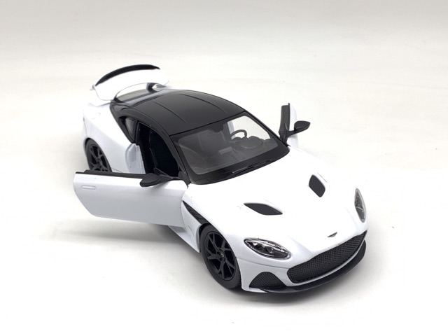 Xe Mô Hình Aston Martin DBS Superleggera 1:24 Welly ( Trắng )