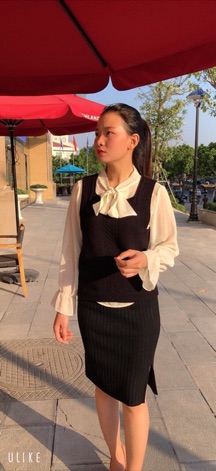 Bộ gile + chân váy + sơ mi trắng