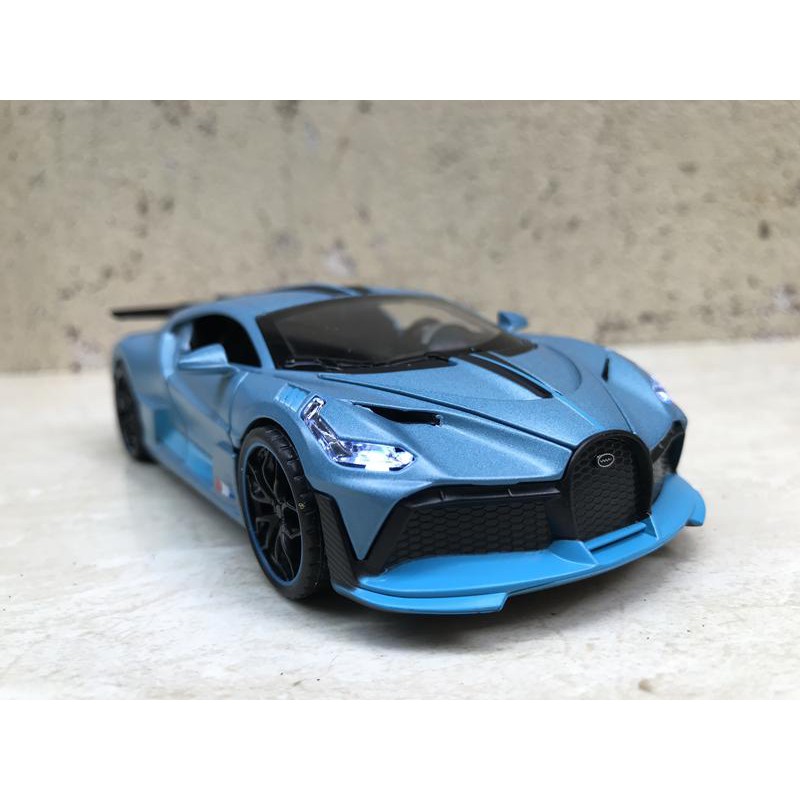 Mô hình xe ô tô Bugatti DIVO 1:32