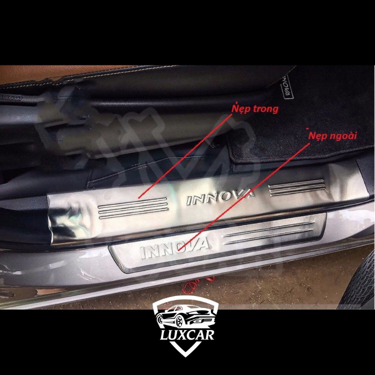 Ốp bậc cửa xe TOYOTA INNOVA 17-20 | LUXCAR chất liệu INOX-TITAN cao cấp