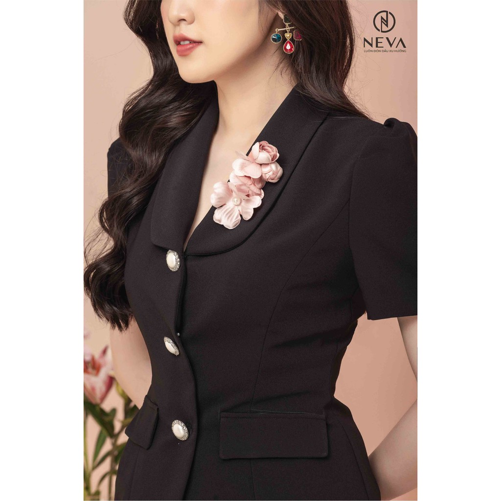 Áo blazer tay ngắn cổ cài hoa NEVA W610256