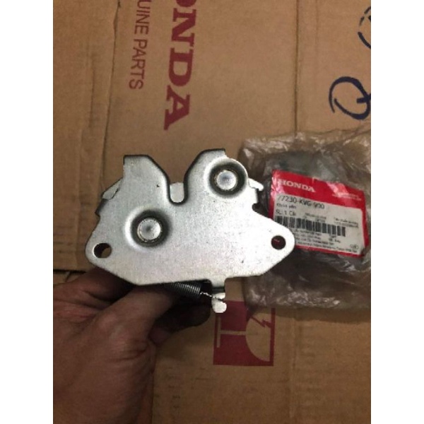 Bướm bát pát Khóa yên sau ab 110 2007-2012 zin hãng HONDA