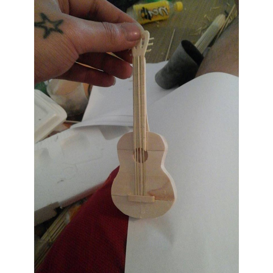 [Handmade] Mô hình đàn ghi ta (guitar) gỗ trang trí