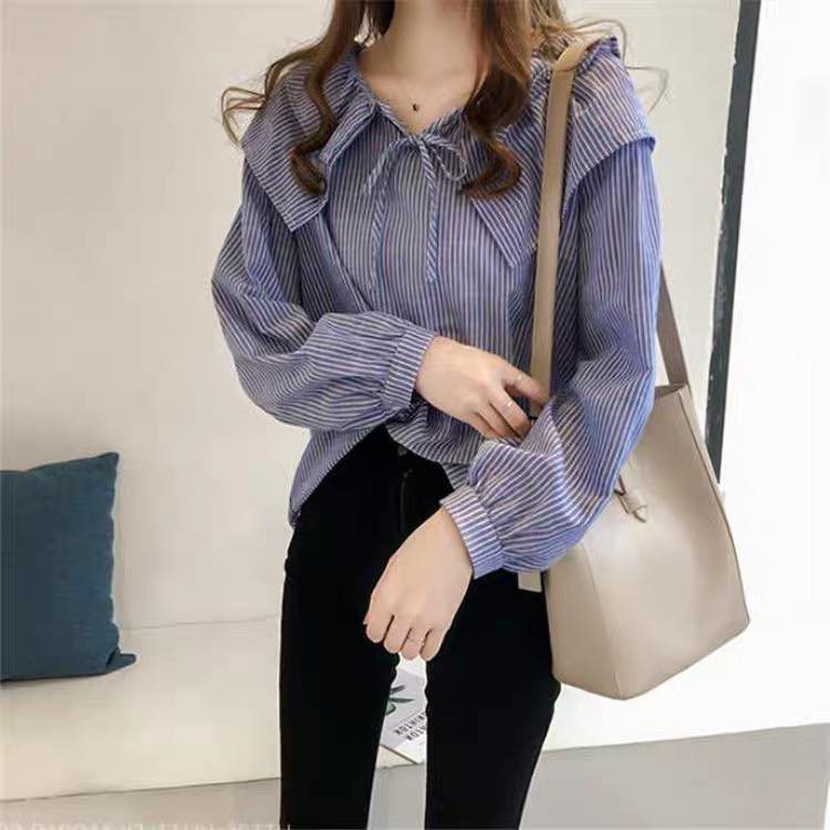 Áo sơmi cổ bèo tầng