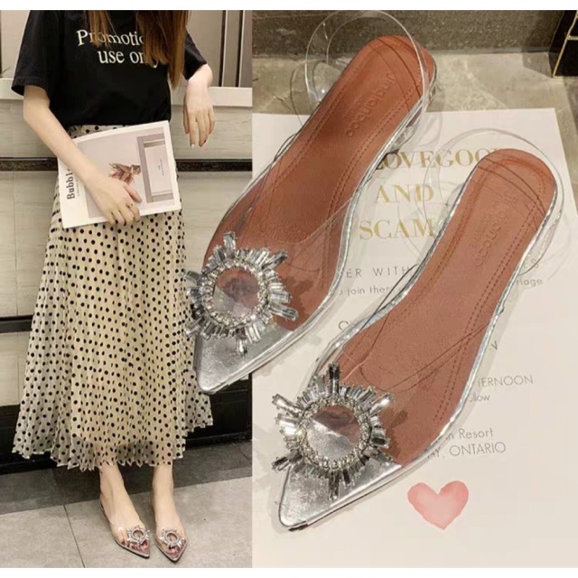 Giày sandal qua trong hoa đá bệt