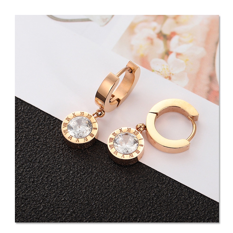 Khuyên tai thép titan mạ vàng hồng 18k họa tiết số La Mã đính kim cương giả phong cách Hàn Quốc thời trang