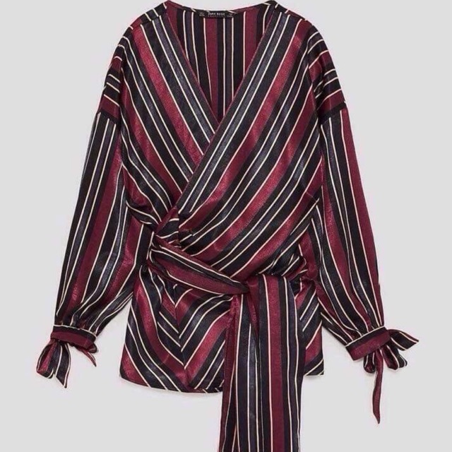Áo zara authentic chuẩn hàng oder giá về tay 490.000 đ new tag. E pass lại 390.000 đ size XS ạ. Hàng chuẩn auh mặc xinh