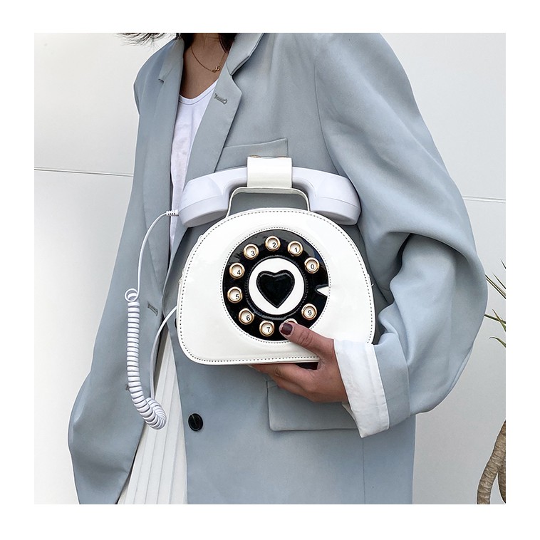 Túi đeo chéo độc lạ hình chiếc điện thoại bàn