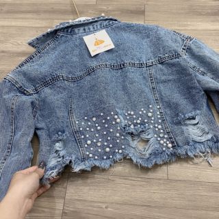 Áo khoác jeans đính cườm