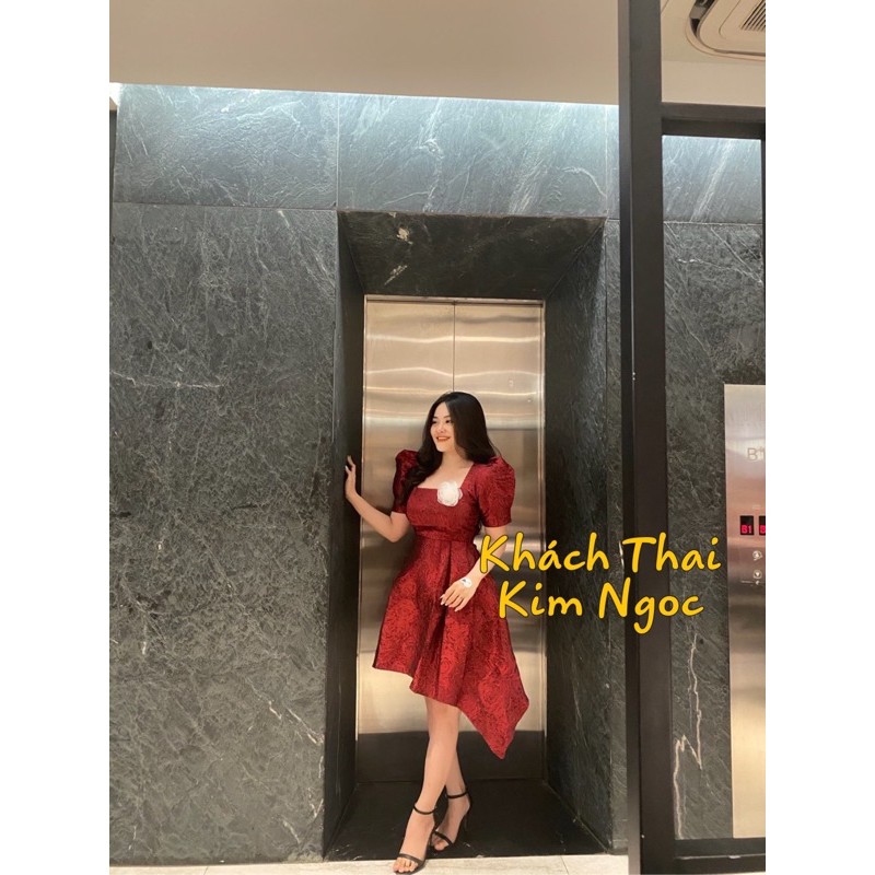 Đầm gấm cổ vuông tay bồng lệch tà | BigBuy360 - bigbuy360.vn
