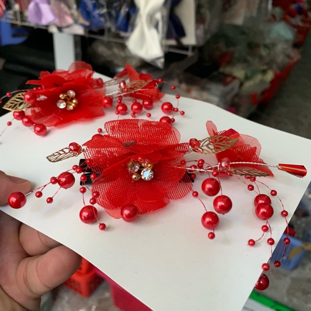 Bộ đôi kẹp tóc cô dâu đỏ hoa voan đính hạt bẹt - phụ kiện cưới Giang
