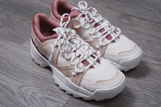 Sneaker Stradivarius