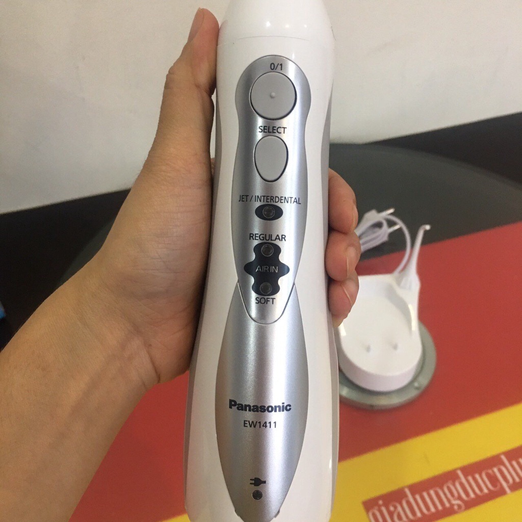 Máy tăm nước Panasonic EW1411 - kèm 2 đầu phun làm sạch
