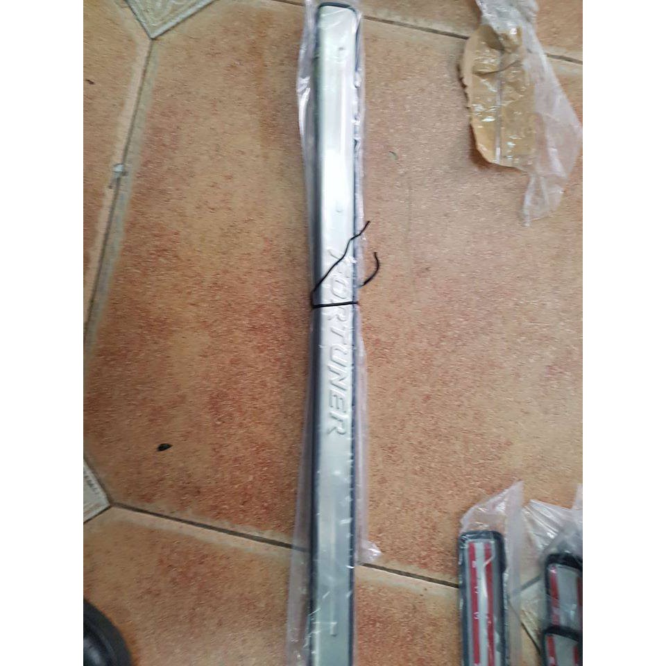 ốp bậc inox fortuner