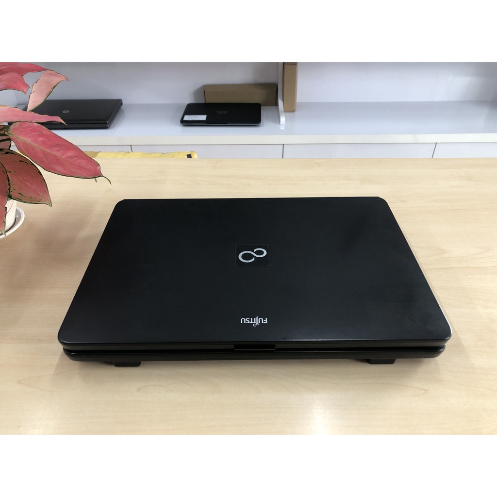 Laptop Fujitsu 540/A - INTEL T9300 - Ram 4G - HDD 320GB - 15.6in HD