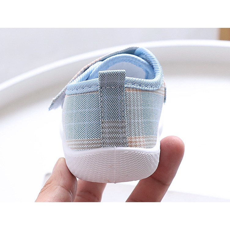 Mẫu 2022 _Giày tập đi  cho bé trai bé gái Đế mềm, chống trơn trượt có kèn gắn hình gấu dễ thương