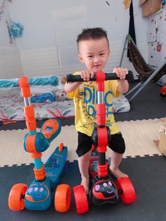 [Chuyên sỉ] Xe trượt scooter có nhạc ,đèn kiêm chòi chân có ghế ngồi 3 trong 1