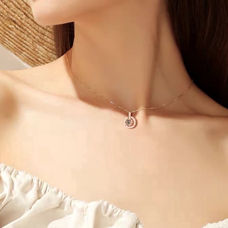 Vòng cổ Mặt Chiếu Chữ I Love You Bằng 100 Ngôn Ngữ Sáng Tạo Làm Quà Tặng Cho Bạn Thân