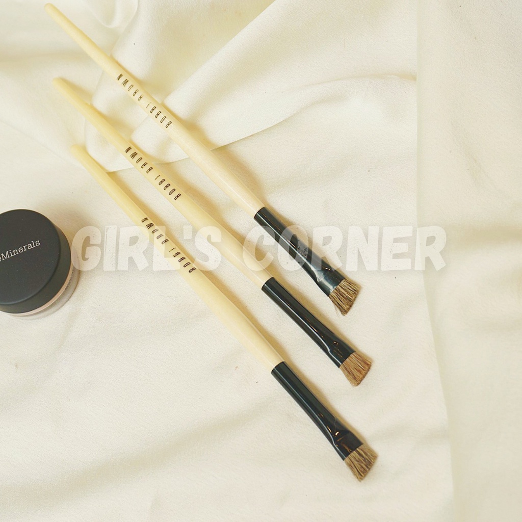 Cọ mày Bobbi Brown Eye Definer