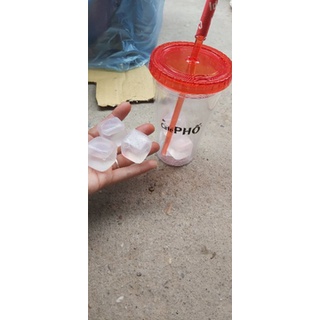 ly đựng nước kèm ống hút + tặng 5 viên đá