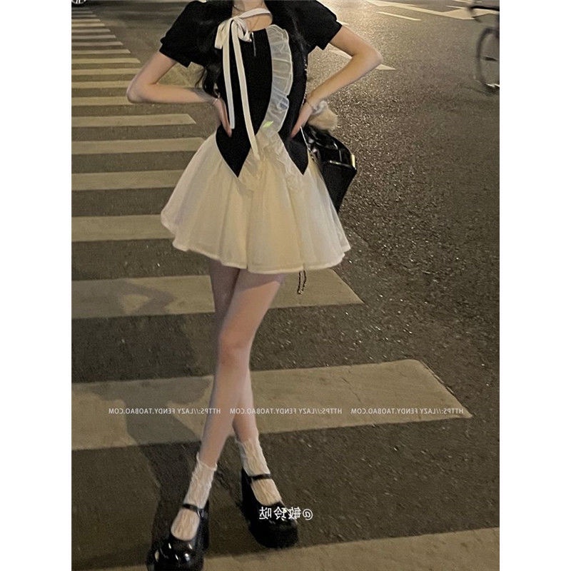 French low-key daughter designer in summer, young lady's temperament shows thin coat, dream high-waist gauze dress, two sets of women.