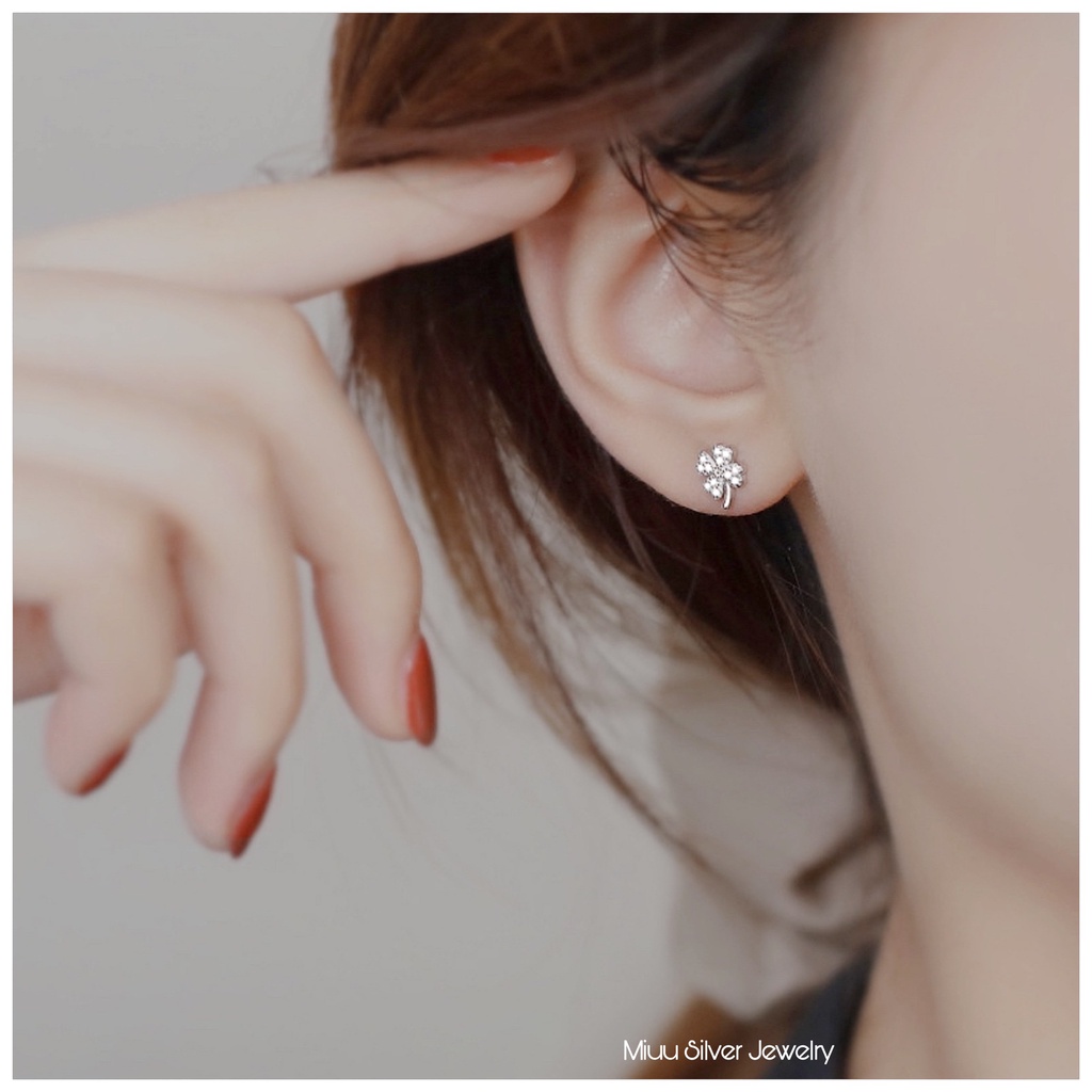 Khuyên tai bạc Miuu Silver cỏ 4 lá đính đá xinh xắn