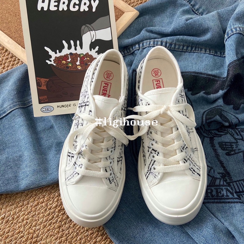 Giày thể thao nữ đế bằng giẫm gót, giày nữ đạp gót đế bánh mì hoạ tiết kẻ độc đáo